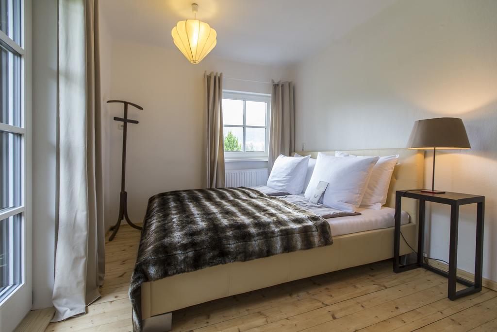 Forest Chalet, 15 Min To Salzburg Olt Town, And Most Beautiful Lakes, Secluded Location, 1,000 Sqm Garden, Mountainview, Panorama Sauna, Bath Whirlpool, Bbq&Bikes&Sunbeds For Free, Up To 10 P Golling an der Salzach Pokoj fotografie