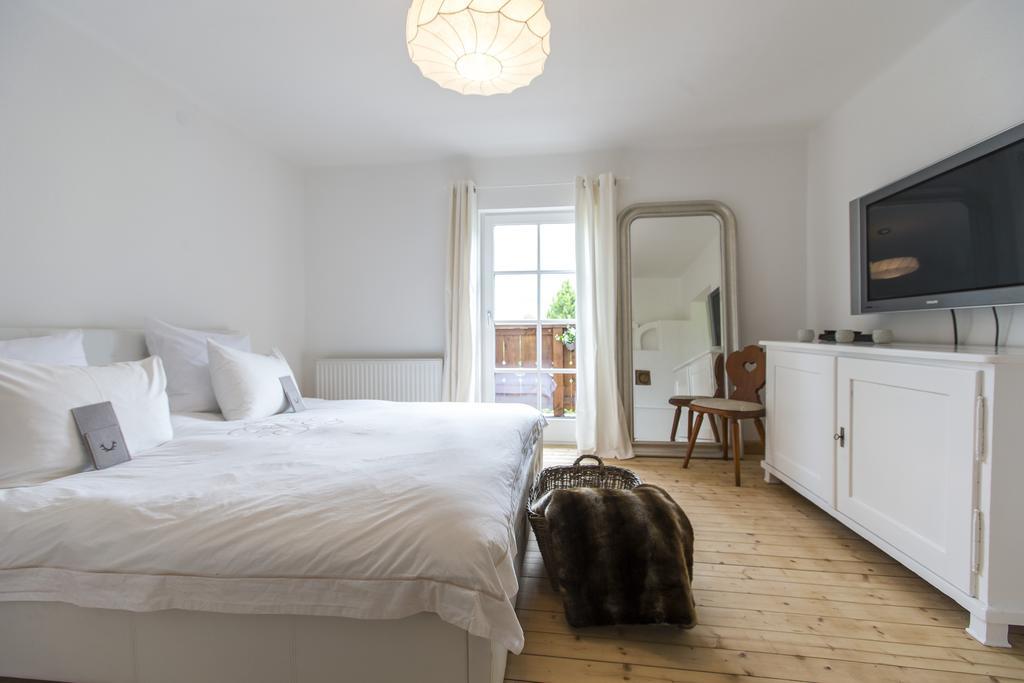 Forest Chalet, 15 Min To Salzburg Olt Town, And Most Beautiful Lakes, Secluded Location, 1,000 Sqm Garden, Mountainview, Panorama Sauna, Bath Whirlpool, Bbq&Bikes&Sunbeds For Free, Up To 10 P Golling an der Salzach Pokoj fotografie