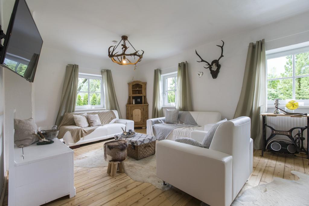 Forest Chalet, 15 Min To Salzburg Olt Town, And Most Beautiful Lakes, Secluded Location, 1,000 Sqm Garden, Mountainview, Panorama Sauna, Bath Whirlpool, Bbq&Bikes&Sunbeds For Free, Up To 10 P Golling an der Salzach Pokoj fotografie