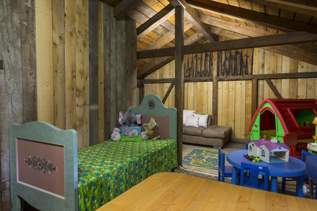 Forest Chalet, 15 Min To Salzburg Olt Town, And Most Beautiful Lakes, Secluded Location, 1,000 Sqm Garden, Mountainview, Panorama Sauna, Bath Whirlpool, Bbq&Bikes&Sunbeds For Free, Up To 10 P Golling an der Salzach Pokoj fotografie