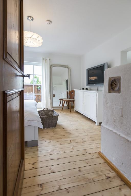 Forest Chalet, 15 Min To Salzburg Olt Town, And Most Beautiful Lakes, Secluded Location, 1,000 Sqm Garden, Mountainview, Panorama Sauna, Bath Whirlpool, Bbq&Bikes&Sunbeds For Free, Up To 10 P Golling an der Salzach Pokoj fotografie
