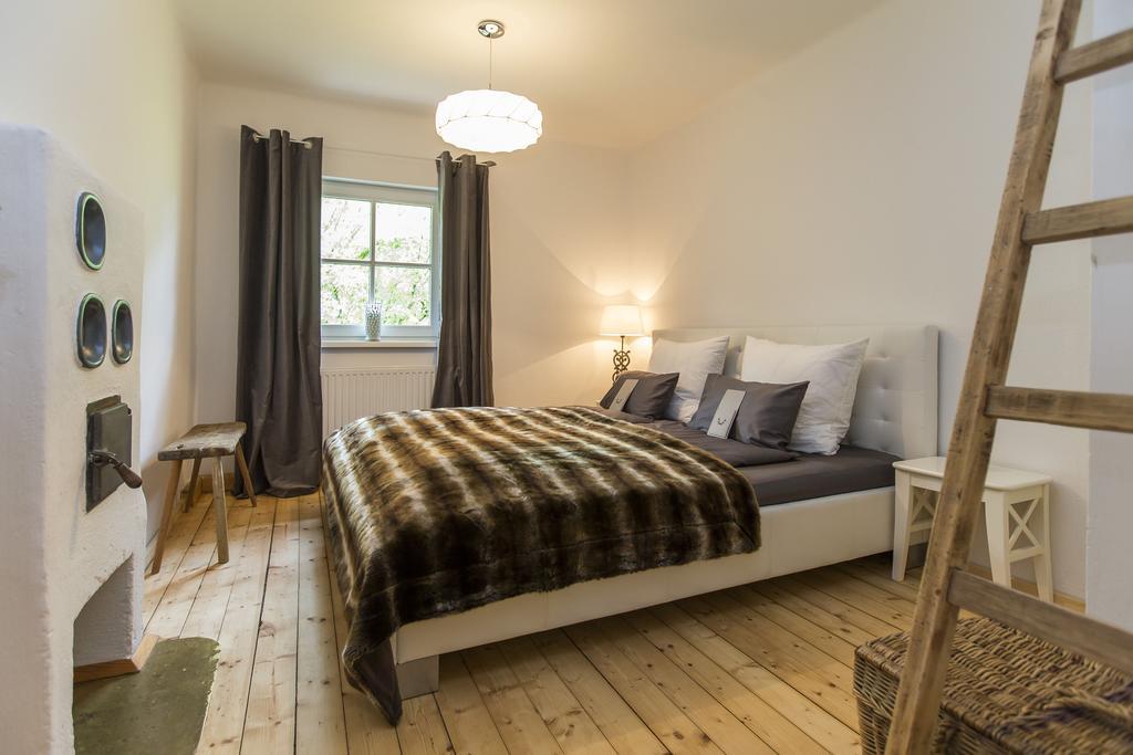 Forest Chalet, 15 Min To Salzburg Olt Town, And Most Beautiful Lakes, Secluded Location, 1,000 Sqm Garden, Mountainview, Panorama Sauna, Bath Whirlpool, Bbq&Bikes&Sunbeds For Free, Up To 10 P Golling an der Salzach Pokoj fotografie