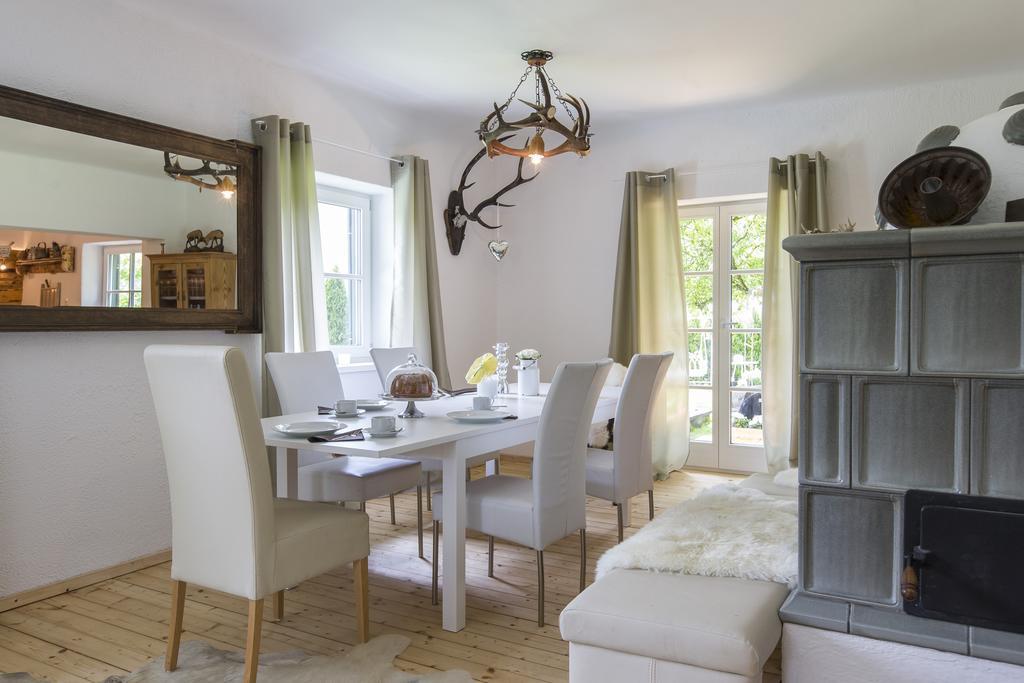 Forest Chalet, 15 Min To Salzburg Olt Town, And Most Beautiful Lakes, Secluded Location, 1,000 Sqm Garden, Mountainview, Panorama Sauna, Bath Whirlpool, Bbq&Bikes&Sunbeds For Free, Up To 10 P Golling an der Salzach Pokoj fotografie