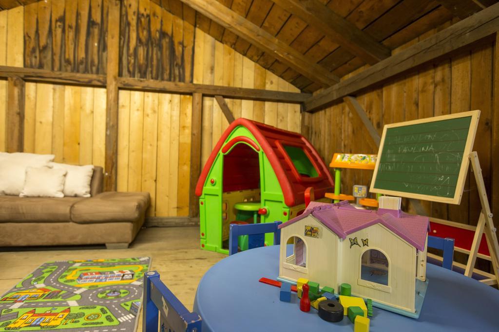 Forest Chalet, 15 Min To Salzburg Olt Town, And Most Beautiful Lakes, Secluded Location, 1,000 Sqm Garden, Mountainview, Panorama Sauna, Bath Whirlpool, Bbq&Bikes&Sunbeds For Free, Up To 10 P Golling an der Salzach Pokoj fotografie