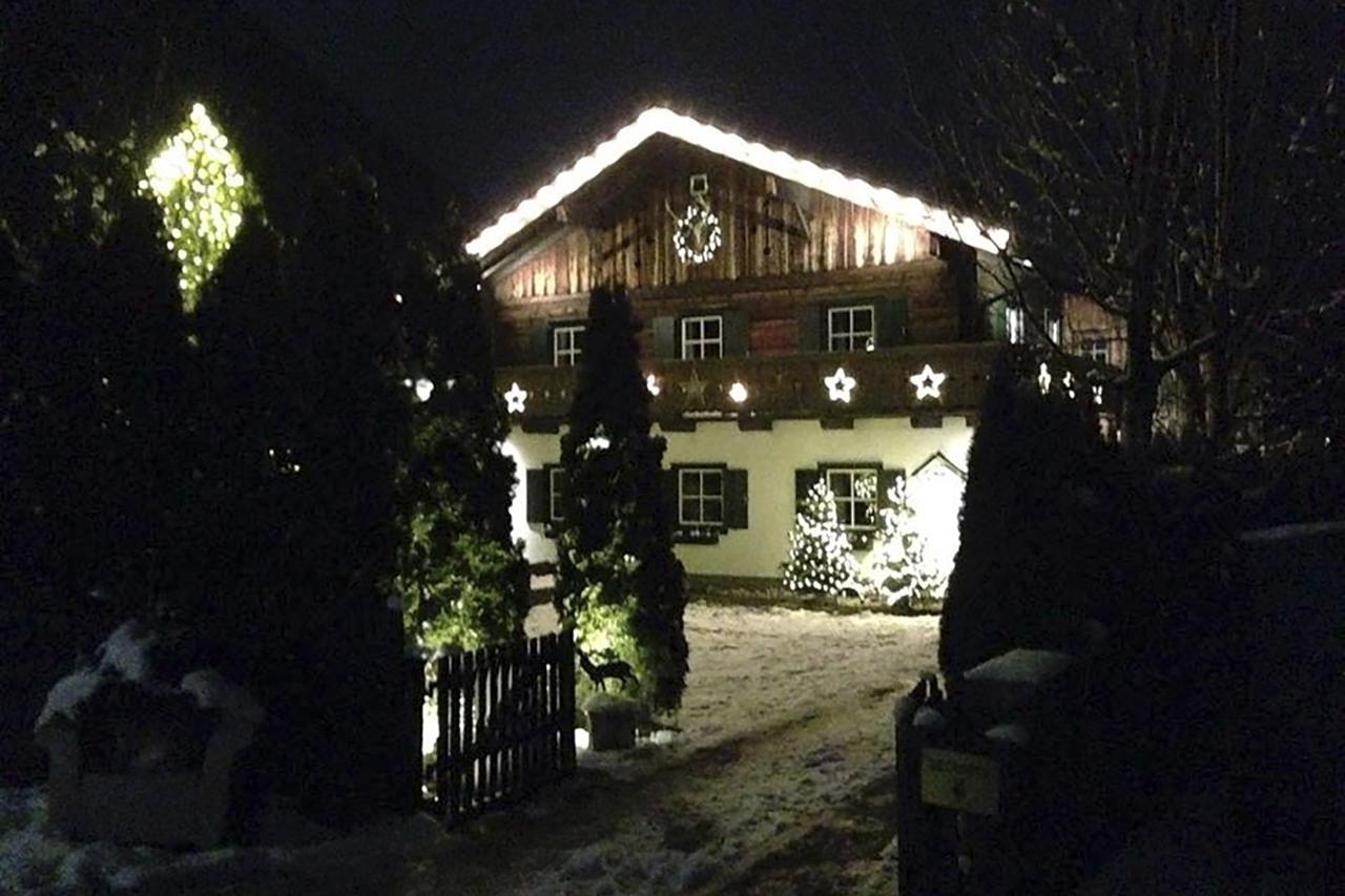 Forest Chalet, 15 Min To Salzburg Olt Town, And Most Beautiful Lakes, Secluded Location, 1,000 Sqm Garden, Mountainview, Panorama Sauna, Bath Whirlpool, Bbq&Bikes&Sunbeds For Free, Up To 10 P Golling an der Salzach Exteriér fotografie